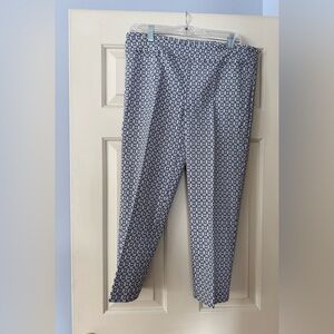 Adrienne Vittadini pull-on Capri pants